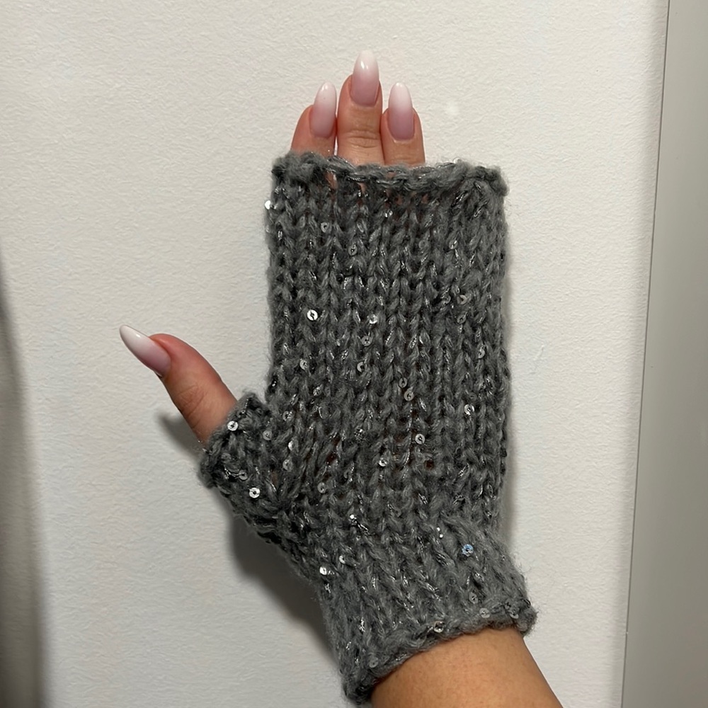 Gray sequence mitts